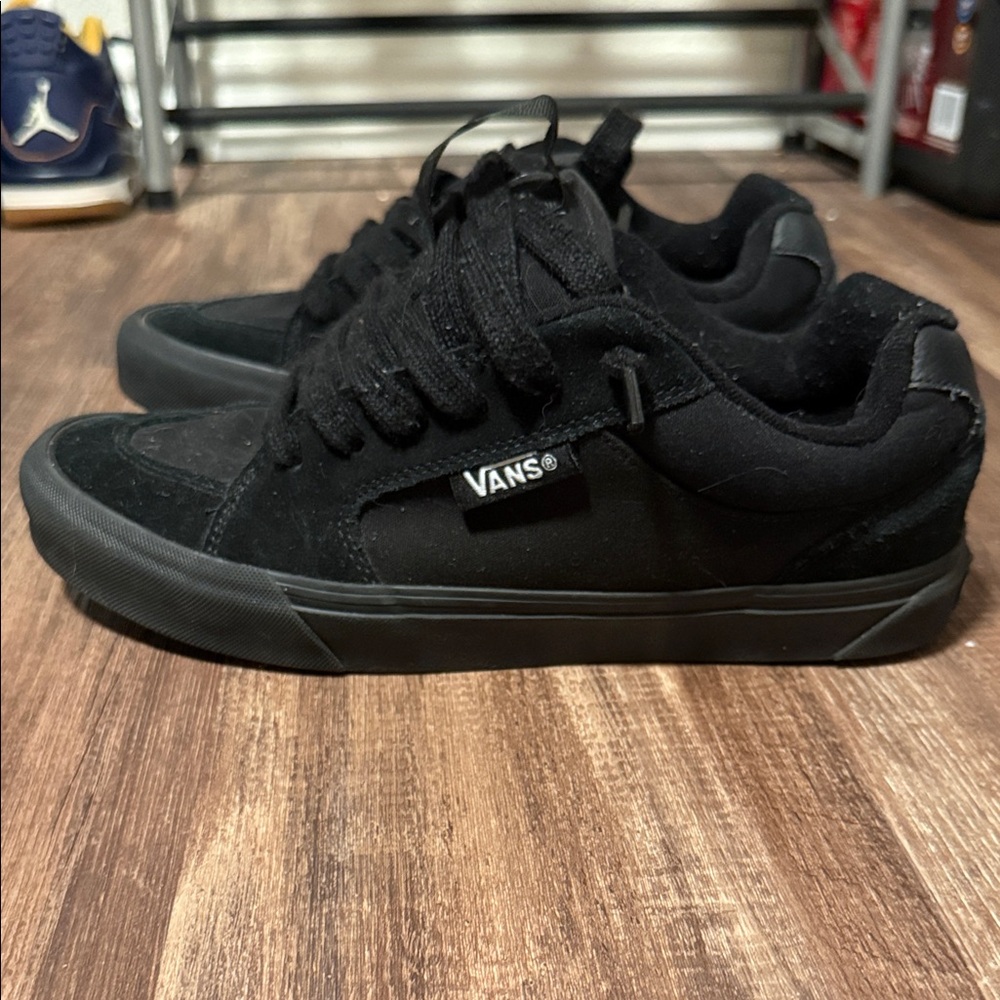 Vans Chukka Low triple black